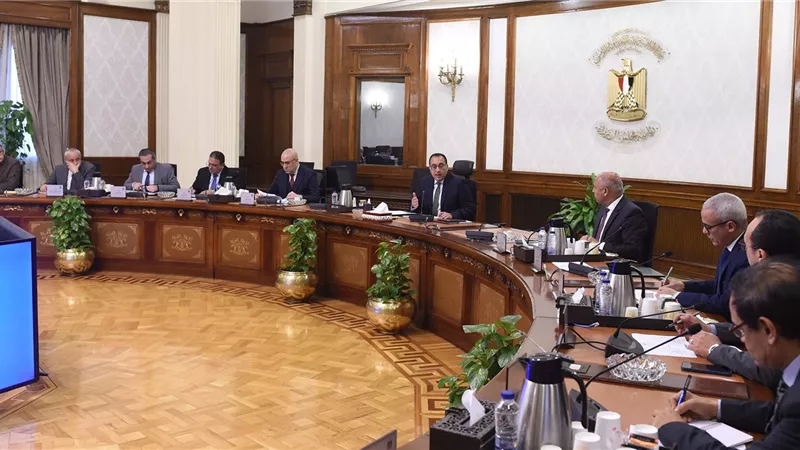 رئيس الوزراء يتابع موقف تطبيق منظومة الشحن المسبق 