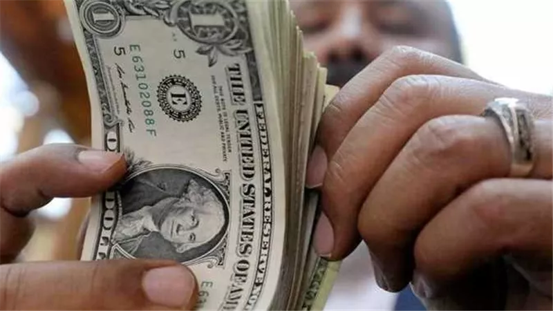 أسعار الذهب والدولار.. العملة الصعبة تصل لـ 30 جنيه