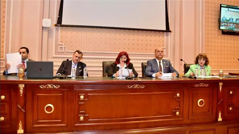 وزير السياحة والآثار يشارك في اجتماع لجنة السياحة والطيران المدني بمجلس النواب