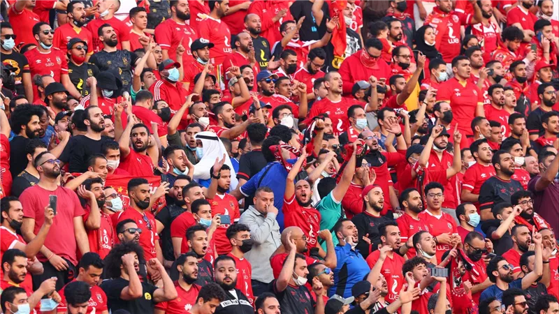 بسبب مصافحته لحارس الأهلي.. فسخ عقد لاعب في الدوري