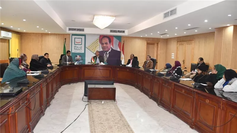 محافظ الفيوم يناقش احتياجات ومطالب ذوي الهمم ويوجه الجهات المعنية بحلها   