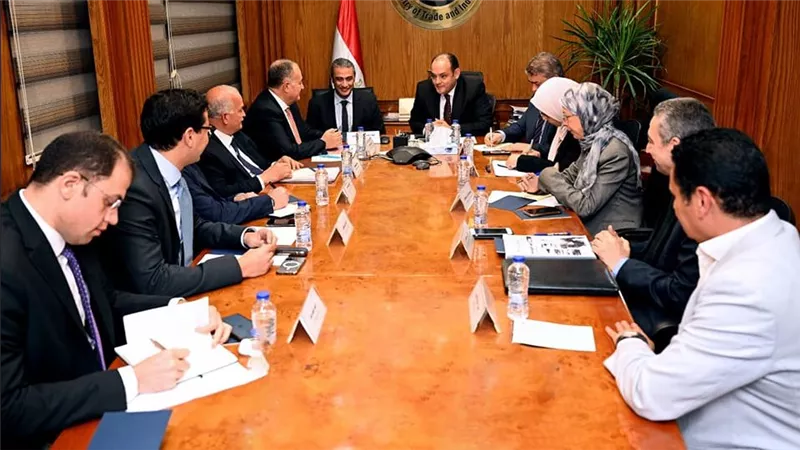 وزير التجارة يبحث فرص ومقومات تطوير صناعة الجلود والمنتجات الجلدية في مصر