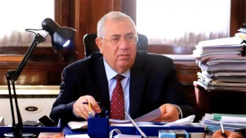وزير الزراعة يتابع عمليات استكشاف وحصر الأراضي الصحراوية الصالحة للزراعة