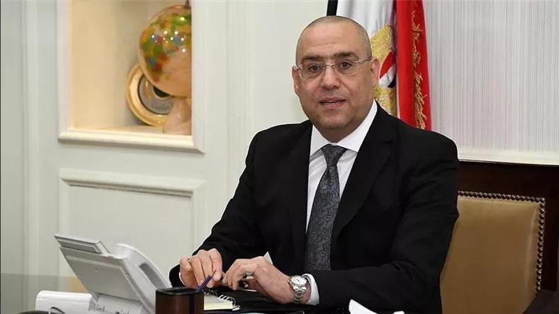 وزير الإسكان يتابع ما يتم تنفيذه من مشروعات بمدينة القاهرة الجديدة
