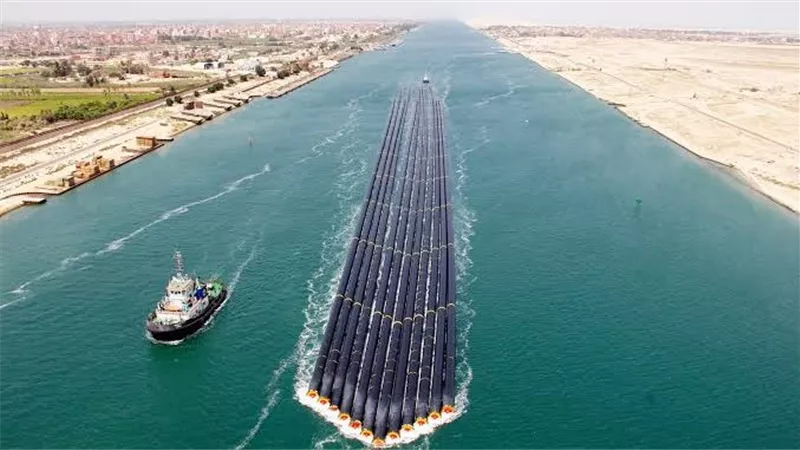 للمرة الثانية في 2023.. جنوح سفينة في قناة السويس 