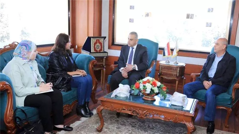 محافظ سوهاج يستقبل وفد وزارة التنمية المحلية لمشروع أيادي مصر