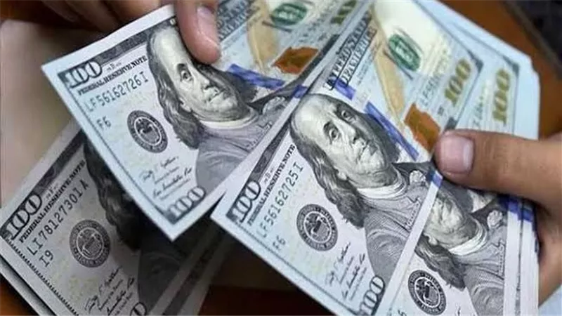 أسعار الذهب والدولار.. استقرار قبل اجتماع البنك المركزي