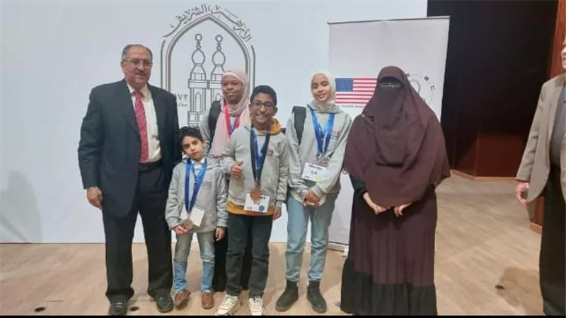 رئيس الأزهر يهنيء طلاب  السويس الفائزين في مسابقة نحلة الأزهر