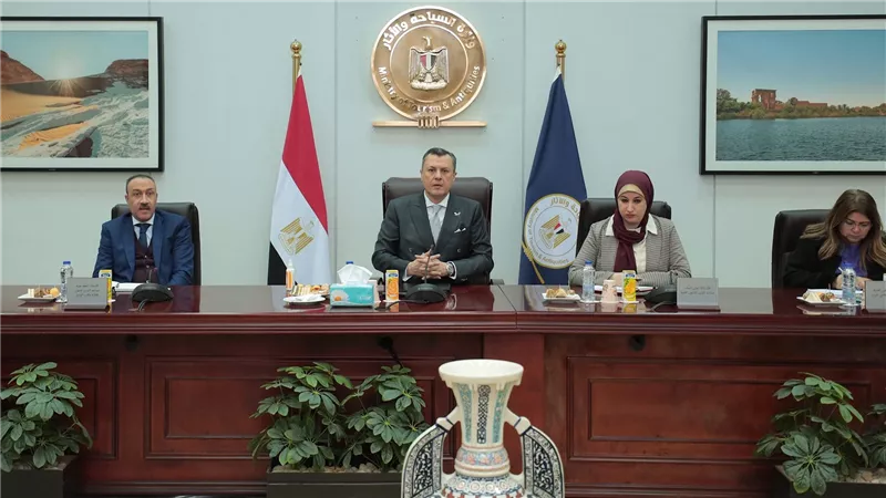 وزيرا السياحة والآثار والقوى العاملة يجتمعان لبحث سبل التنسيق والتعاون 