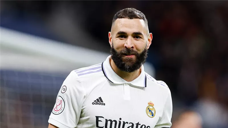 الدوري الإسباني.. بنزيما يقود تشكيل ريال مدريد أمام فالنسيا