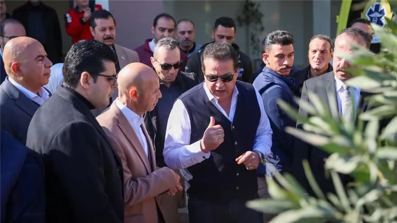 وزير الصحة يتفقد التجهيزات النهائية بمركز طب أسرة ووحدة إسعاف 