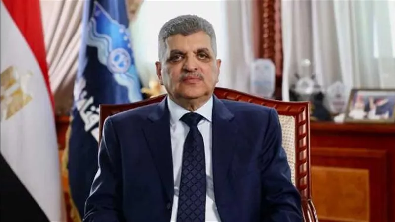 لأول مرة.. رئيس هيئة قناة السويس يكشف حقيقة بيع القناة 