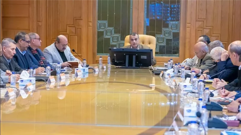 وزير الإنتاج الحربي يجتمع مع رؤساء مجالس إدارات الشركات لمتابعة المشروعات الجاري تنفيذها 
