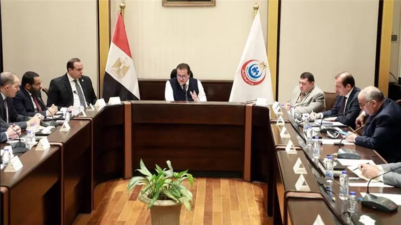 وزير الصحة يشدد على ميكنة وحوكمة الإجراءات الخاصة بمتابعة انتظام عمل العاملين بالمنشآت الصحية