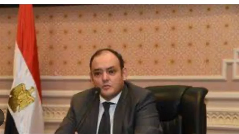 تنفيذاً لتوجيهات الرئيس.. وزير الصناعة يصدر قراراً بتيسر الاجراءات على اصحاب المنشأت الصناعية