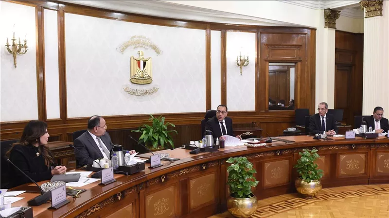 رئيس الوزراء يتابع إجراءات تيسير الحصول على التراخيص الصناعية