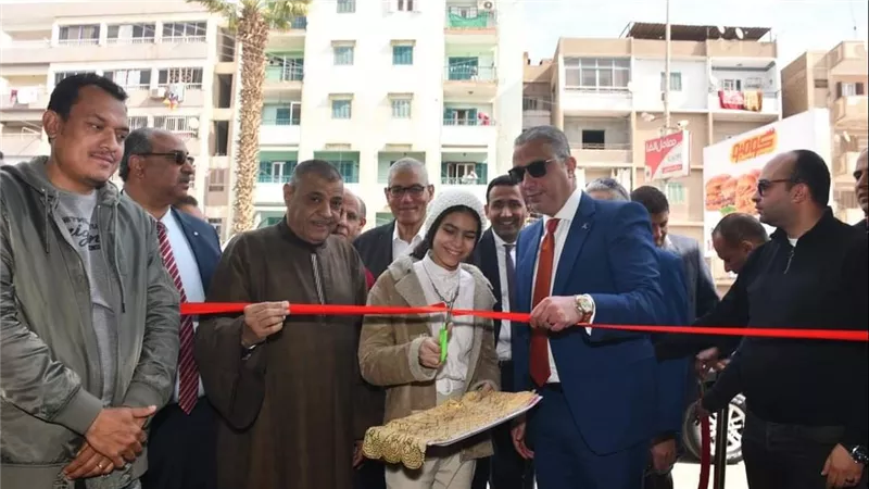 محافظ الفيوم يفتتح معرض 