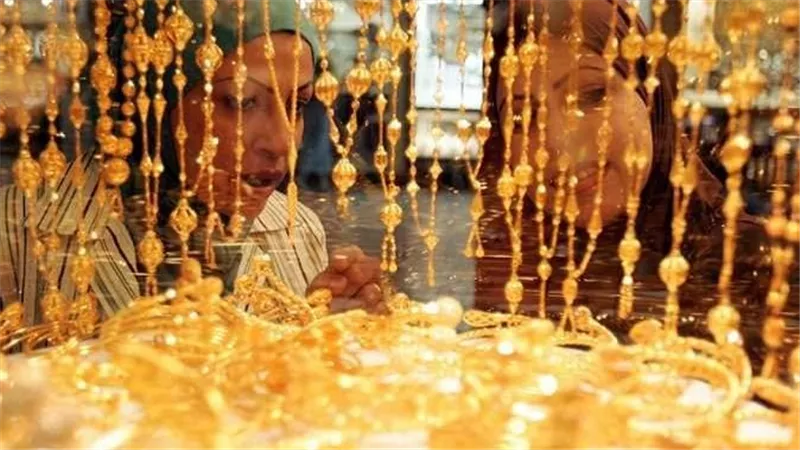أسعار الذهب والدولار.. مفاجأة حول عيار 21