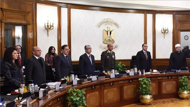 مجلس الوزراء يقف دقيقة حداد على روح رئيس الوزراء السابق المهندس شريف إسماعيل
