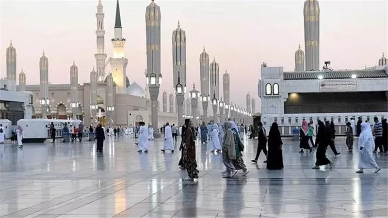 أول بيان رسمي من رئاسة المسجد النبوي بعد واقعة دخول سيدتان بلباس غير مناسب 
