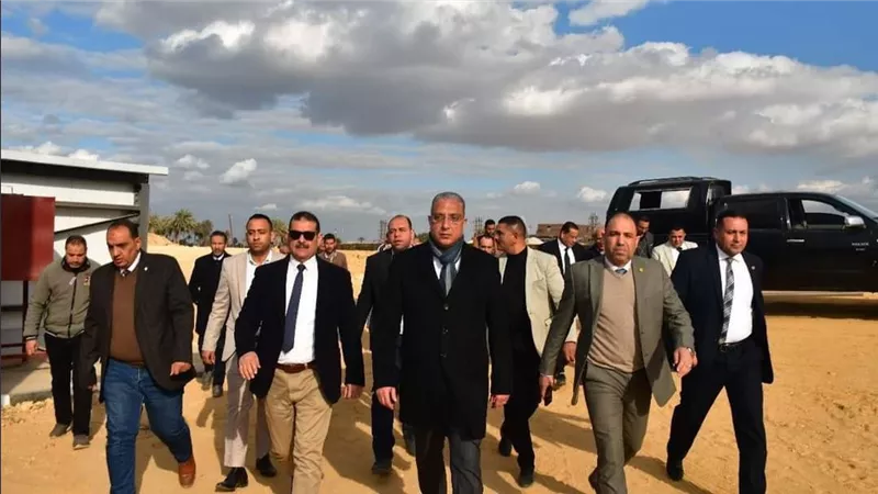 محافظ الفيوم يتفقد أعمال التطوير التى تم تنفيذها بمشروع الدواجن التكاملي بالعزب