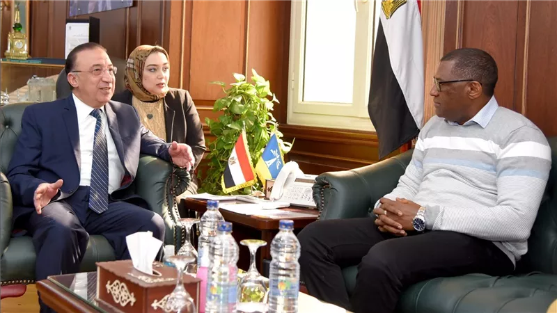 محافظ الإسكندرية يبحث مع سفير سيراليون في القاهرة تعزيز سبل التعاون بين الجانبين