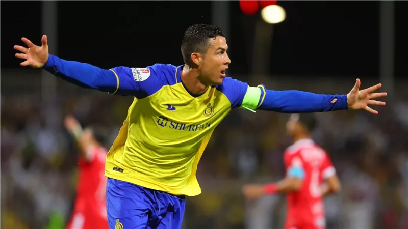 سوبر هاتريك.. رونالدو يقود النصر لاكتساح الوحدة برباعية في الدوري السعودي