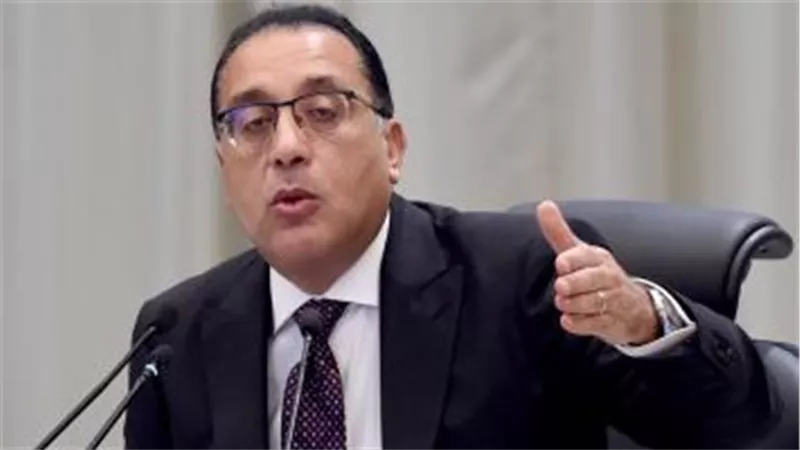 رئيس الوزراء يتفقد مصنع 