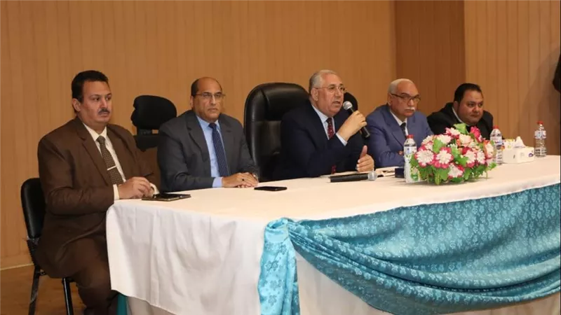 وزير الزراعة يجتمع مع قيادات حماية الأراضي بالوزارة على مستوى الجمهورية 