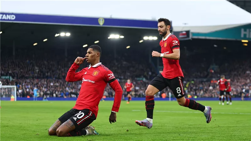 الدوري الإنجليزي.. مانشستر يونايتد يفوز على ليدز ويرتقي لوصافة الدوري
