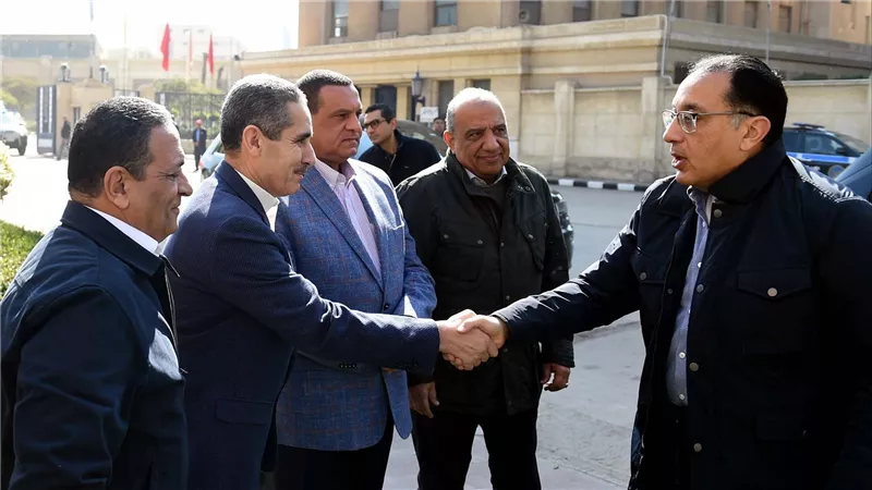رئيس الوزراء يتفقد مشروعات تطوير الغزل والنسيج بالمحلة الكبرى