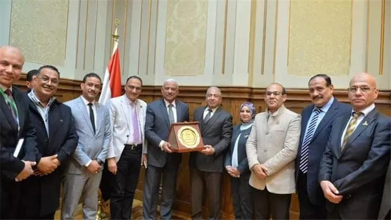 خشانة يشارك في لجنة الدفاع والأمن القومي بالنواب بحضور محافظ السويس