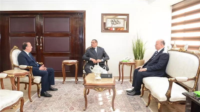 وزير التنمية المحلية: رفع كفاءة الأتوبيسات داخليا و خارجيا وتحويلها للعمل بالغاز الطبيعى
