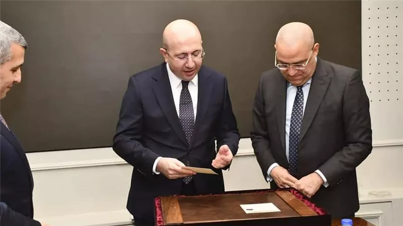 وزير الإسكان يعرض على نظيره الأذربيجاني التجربة العمرانية التى تشهدها مصر فى عهد الرئيس السيسي