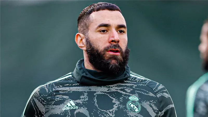 الدوري الإسباني.. بنزيما يقود تشكيل ريال مدريد أمام إلتشي