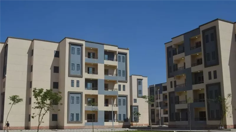 وزير الإسكان يتابع ما يتم تنفيذه من مشروعات بمدينة العاشر من رمضان