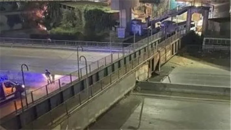 سقوط كوبرى مشاة 