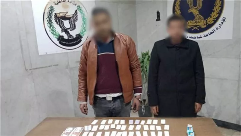 أرباح غير مشروعة.. ضبط شخصين بتهمة ترويج وبيع الأدوية عبر 