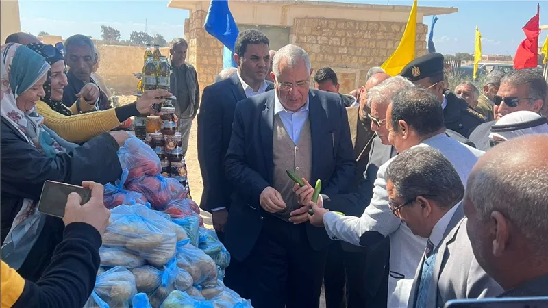 وزير الزراعة ومحافظ جنوب سيناء يتفقدان معرض السلع ومعصرة الزيوت وإحدى المزراع الخاصة 