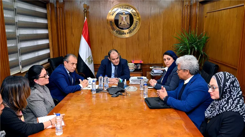 وزير التجارة والصناعة يلتقي وفد إحدى كبريات الشركات الماليزية لبحث فرص ومقومات الاستثمار في مصر 
