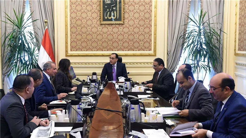 رئيس الوزراء يتابع الموقف التنفيذي لعدد من مشروعات التطوير العمراني بالمحافظات