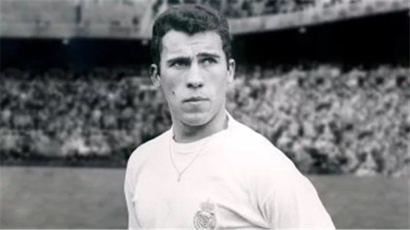 وفاة أمانسيو أمارو الرئيس الفخرى لنادى ريال مدريد