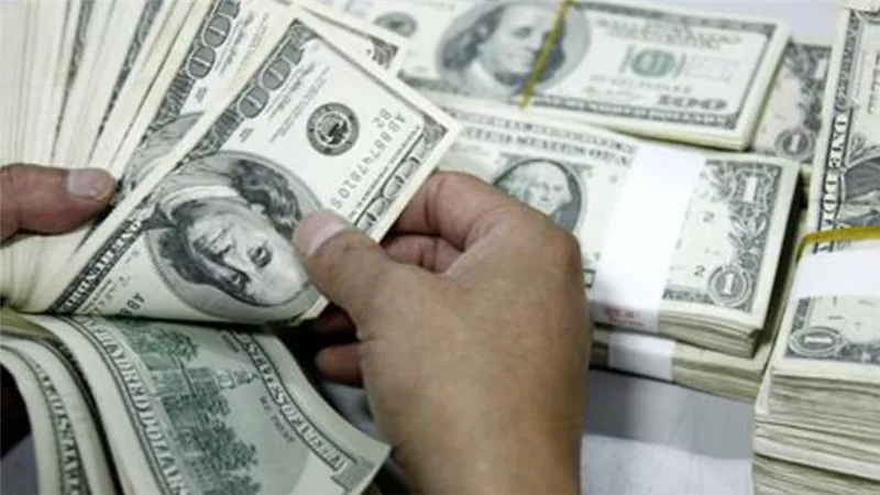 أسعار الذهب والدولار.. الأخضر يسجل 30.55 جنيه