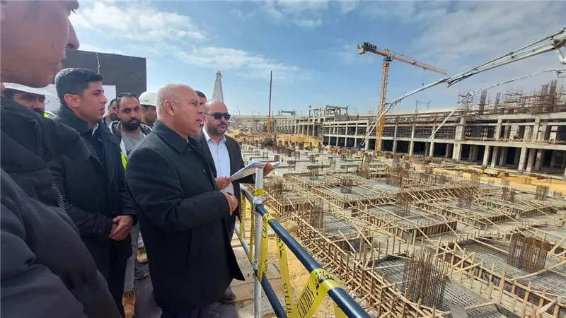 وزير النقل يتابع معدلات تنفيذ المرحلة الثالثة من مشروع القطار الكهربائي الخفيف LRT