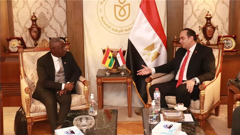رئيس هيئة الرعاية الصحية يبحث التعاون مع سفير غانا بمصر في مجال السياحة العلاجية 