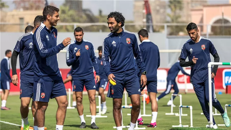 مفاجأة.. الزمالك وبيراميدز يدخلان في مفاوضات لضم نجم وقائد الأهلي