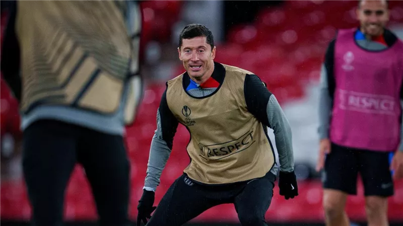 الدوري الأوروبي.. ليفاندوفسكي يقود هجوم برشلونة أمام مانشستر يونايتد