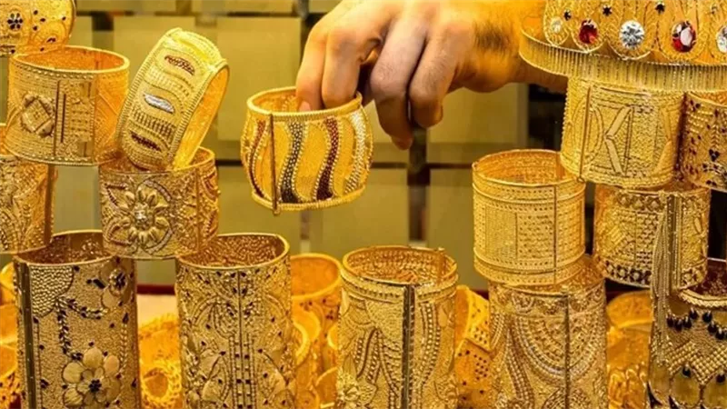 تراجع أسعار الذهب إلى أدنى مستوى خلال عام