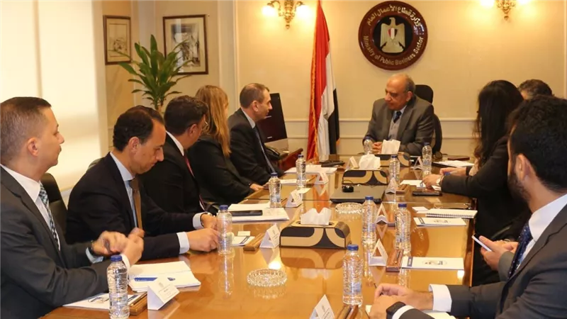 وزير قطاع الأعمال العام يستقبل وفد البنك الأوروبي لإعادة الإعمار والتنمية 