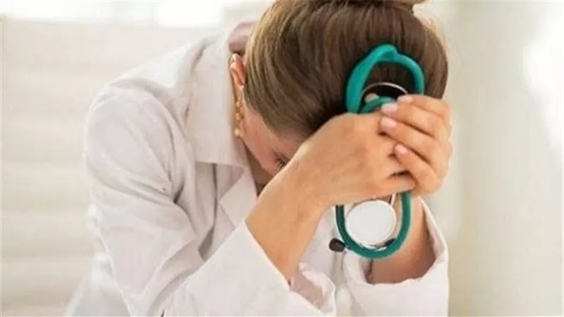 إحالة طبيبة نساء وتوليد للمحاكمة العاجلة 
